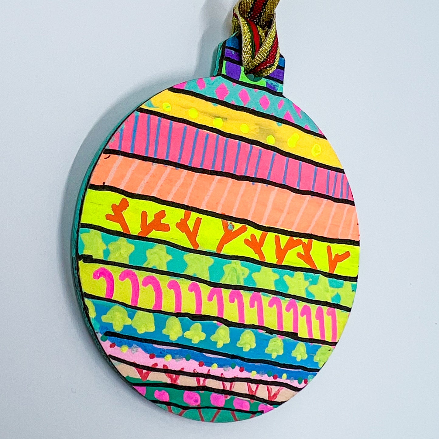 Ready-to-Colour Wooden Shape - Bauble 1 2.5"x3" 15404